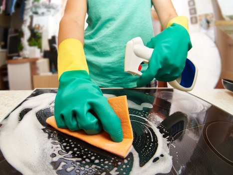 Thorough move out cleaning in Ilford for residential and commercial properties before key handover